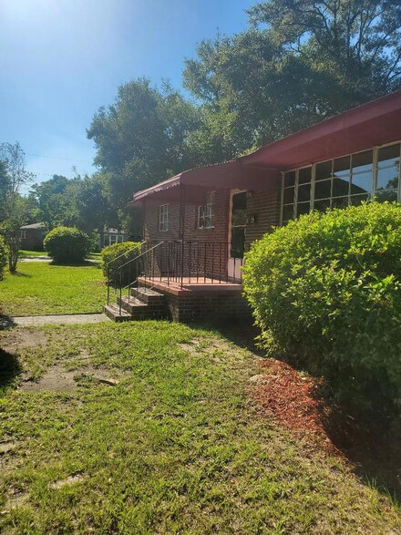 3912 Hilda St, North Charleston, SC 29405