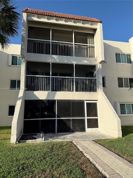 120 Lakeview Dr Unit 114, Weston, FL 33326