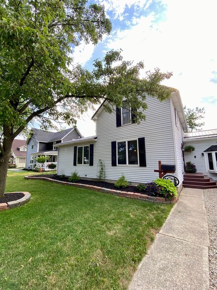 855 Sprunger St, Berne, IN 46711