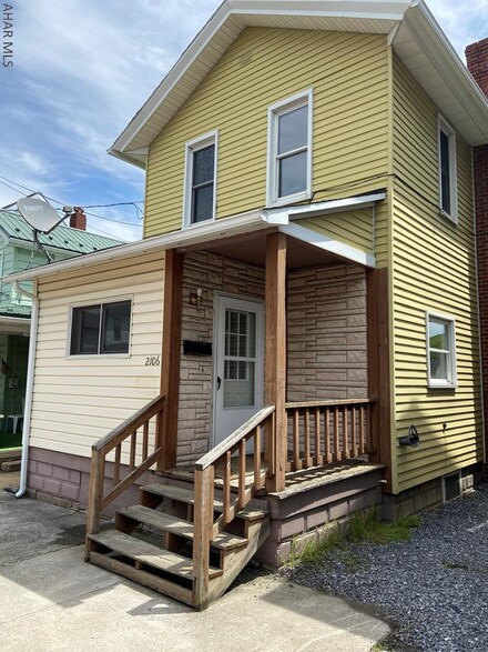 2106 Columbia Ave, Tyrone, PA 16686