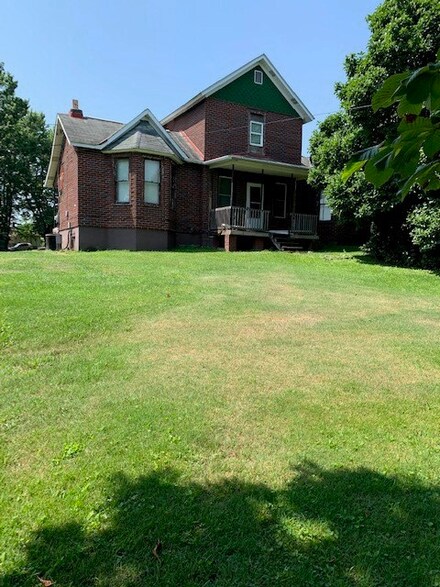 605 Maple St, Brownsville, PA 15417
