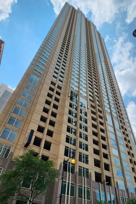 33 W Ontario St Unit P9E16, Chicago, IL 60654
