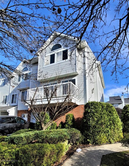 45 Indale Ave, Staten Island, NY 10309