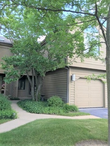 935 Shoreline Rd, Lake Barrington, IL 60010