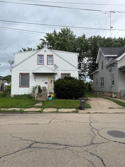 2274 Washington St, Dubuque, IA 52001
