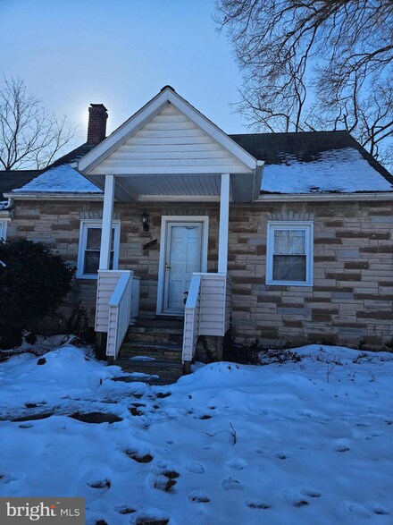 6541 Fairland St, Alexandria, VA 22312