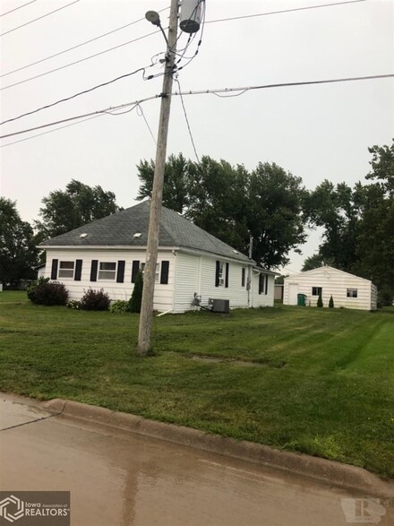 913 W Walnut St, Bloomfield, IA 52537