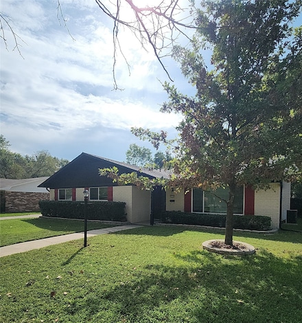 1714 Laurel Rd, Gainesville, TX 76240