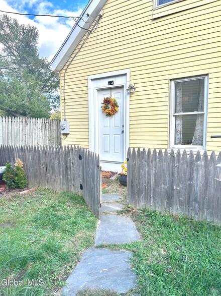 111 Hudson Ave Unit Rear, Troy, NY 12183