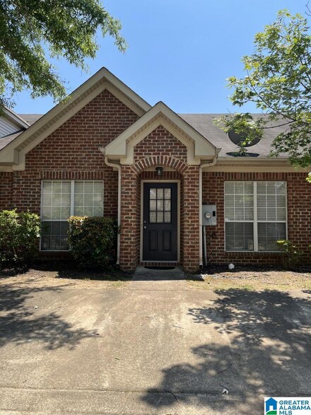 2816 Southwood Ln, Bessemer, AL 35022