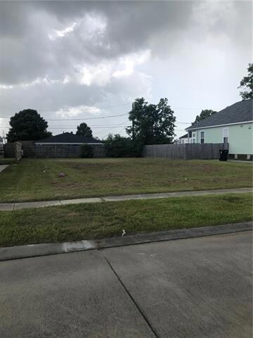 108 Seal Dr, Arabi, LA 70032