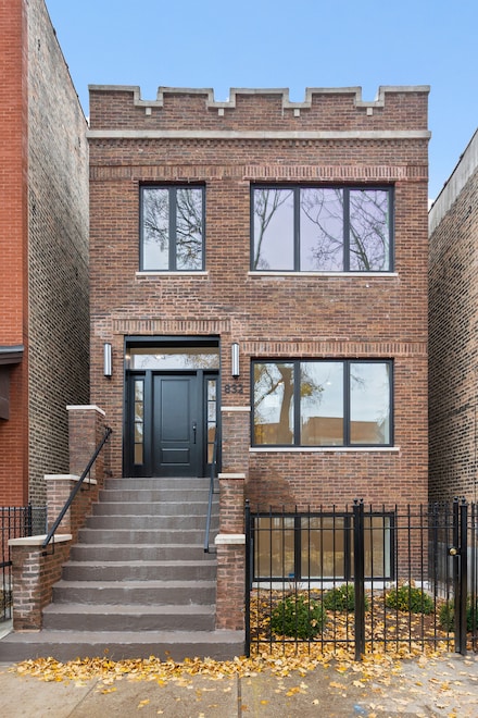832 N Mozart St, Chicago, IL 60622