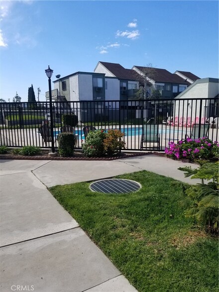 639 N Bristol St Unit 54, Santa Ana, CA 92703