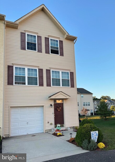 11 Candlestick Ln, Sicklerville, NJ 08081
