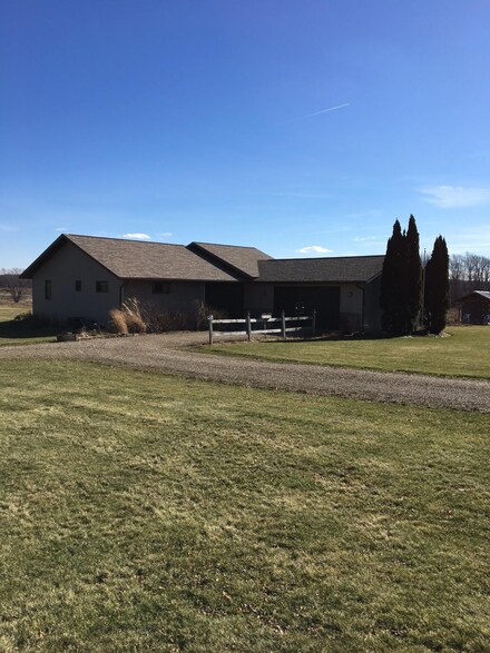 9734 S Funk Rd, Shreve, OH 44676