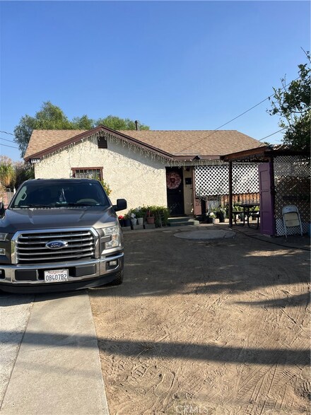 9197 Olive St, Fontana, CA 92335