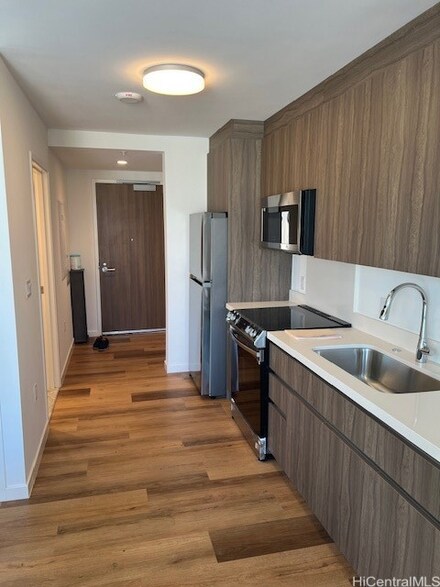 1500 Rycroft St Unit 2408R, Honolulu, HI 96814