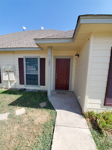 105 Collett Ct, Weatherford, TX 76088