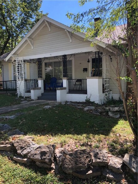 24 Ridgeway Ave, Eureka Springs, AR 72632