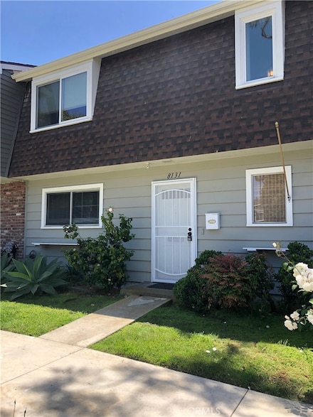 8131 Foxhall Dr, Huntington Beach, CA 92646