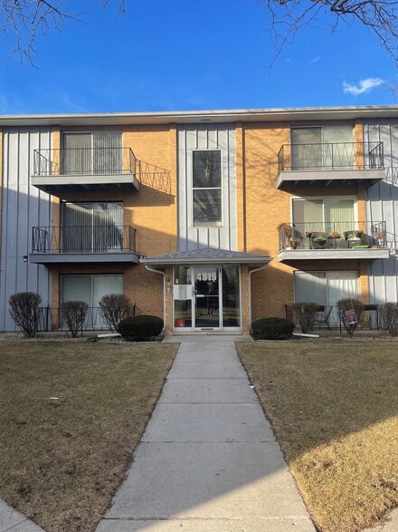 4819 W 109th St Unit 304, Oak Lawn, IL 60453