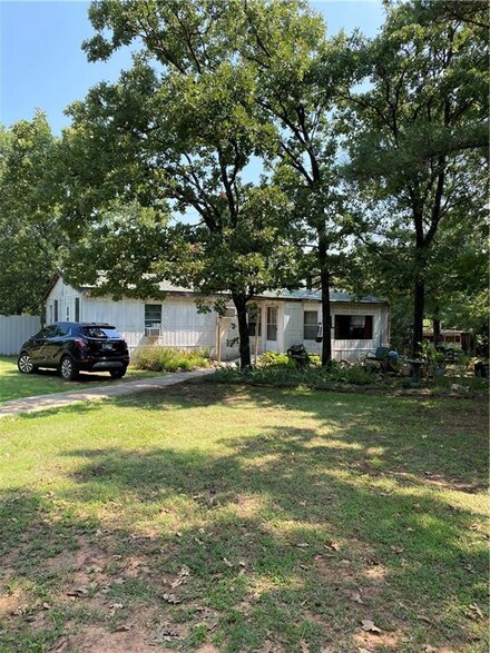 211 N 9th St, Sparks, OK 74869