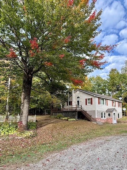 72 Meadowbrook Ln, Hudson, ME 04449