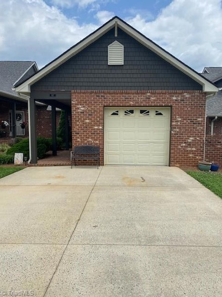 102 Hazelnut Ct, Mount Airy, NC 27030