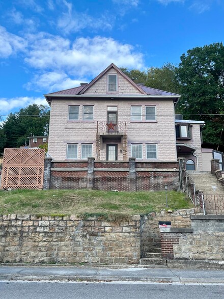 120 9th St NW, Norton, VA 24273