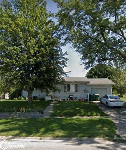 907 N Walnut St, Creston, IA 50801