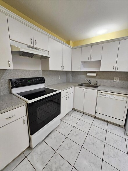 575 Oaks Ln Unit 706, Pompano Beach, FL 33069