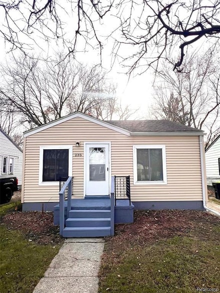 235 W Rutgers Ave, Pontiac, MI 48340