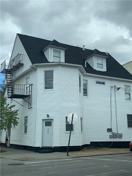 256 Carpenter St, Providence, RI 02903
