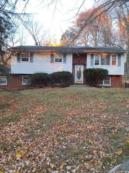 65 Laura Dr, Airmont, NY 10952