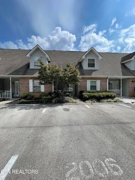 2006 Silverbrook Dr, Knoxville, TN 37923