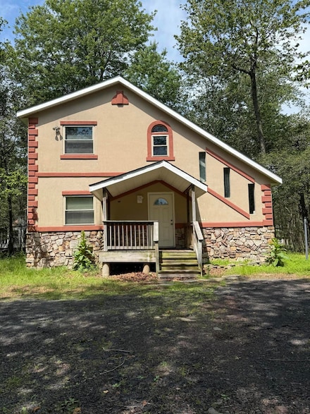 9737 Cardinal Ln, Tobyhanna, PA 18466