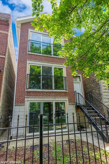 3341 W Fulton Blvd, Chicago, IL 60624