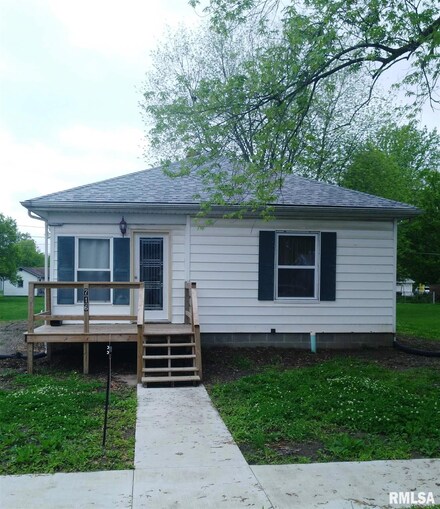 716 Johnson St, Carlinville, IL 62626