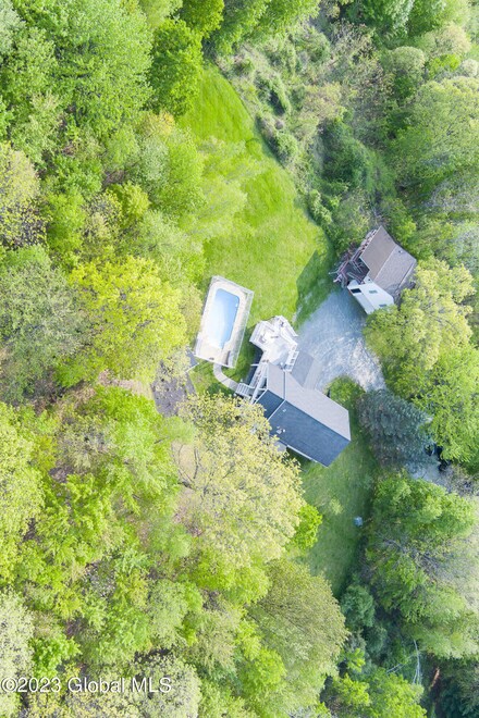 184 Mannix Rd, East Greenbush, NY 12061