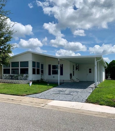 5950 Utopia Dr, Zephyrhills, FL 33540