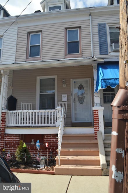 220 S 3rd Ave, Reading, PA 19611