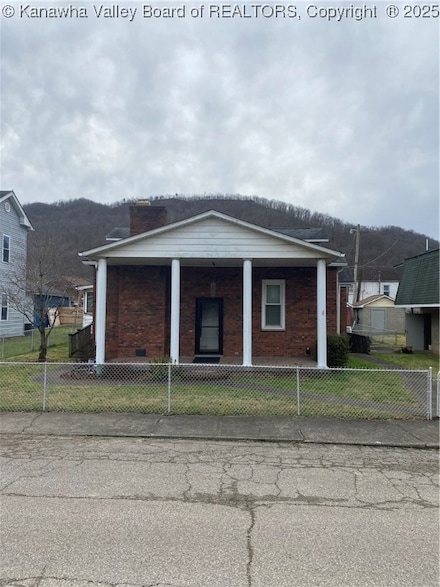 510 S Railway St, Cedar Grove, WV 25039