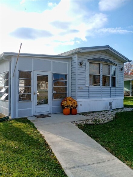 1514 Lee Ln, Grove City, PA 16127