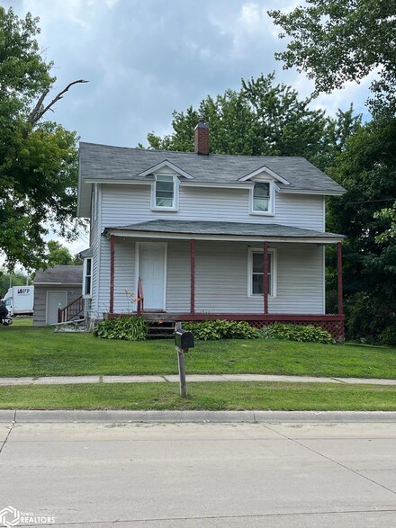 1001 N 5th St, Clear Lake, IA 50428