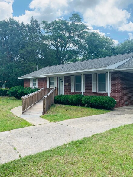 57 Blakely St, Kingstree, SC 29556