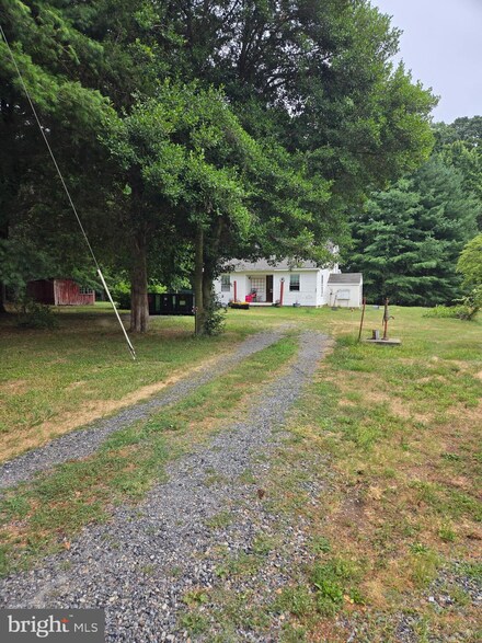 13786 Mountain Rd, Hillsboro, VA 20132