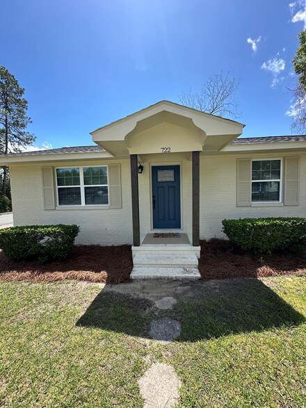 722 Peachtree St E, Douglas, GA 31533