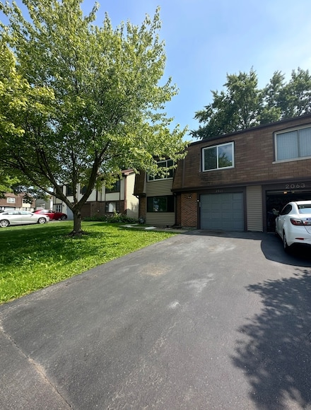 2061 Windward Ln, Hanover Park, IL 60133