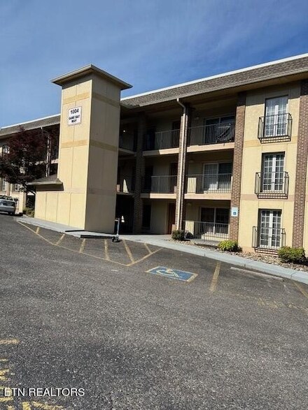 1004 Game Day Way Unit 3, Knoxville, TN 37902