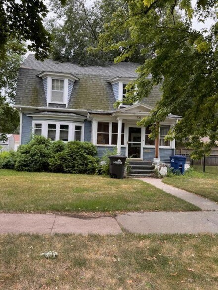 709 E 5th Ave, Mitchell, SD 57301